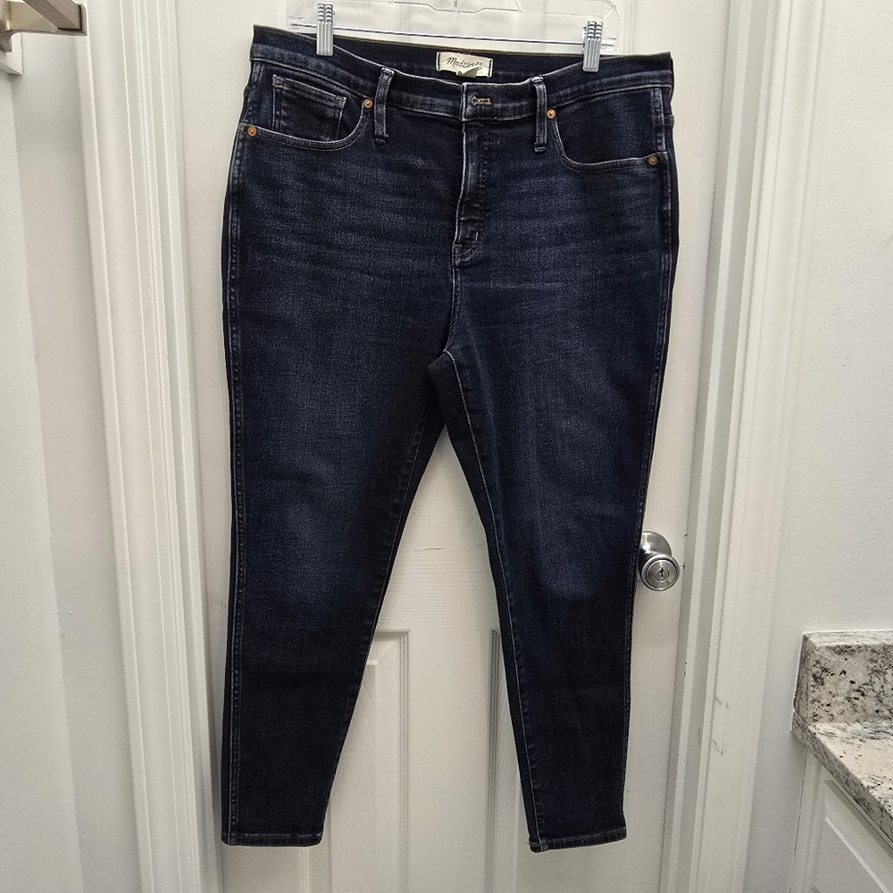 Women's Madewell skinny jeans, Sz 32P 10" high rise,pre-owned in good condition